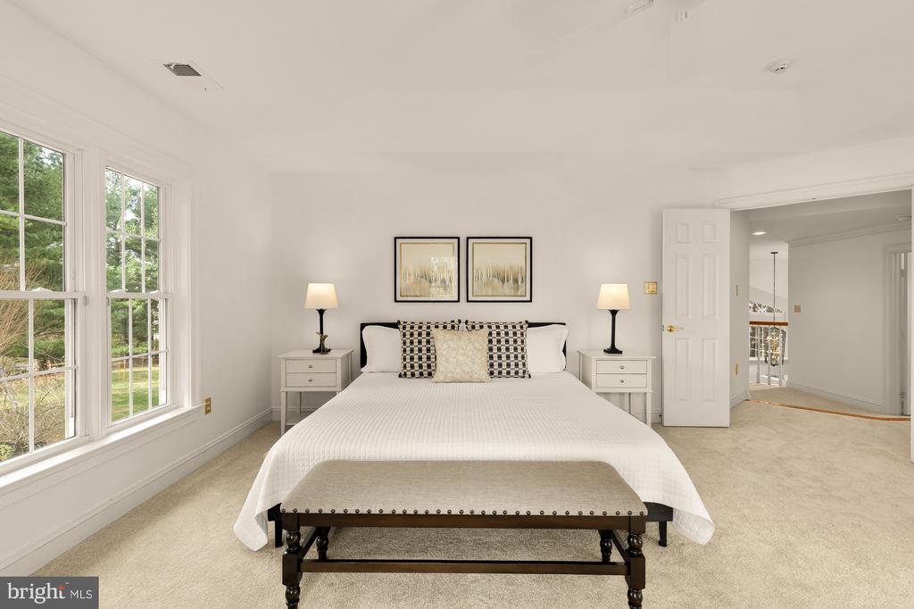 10009 THOMPSON RIDGE COURT