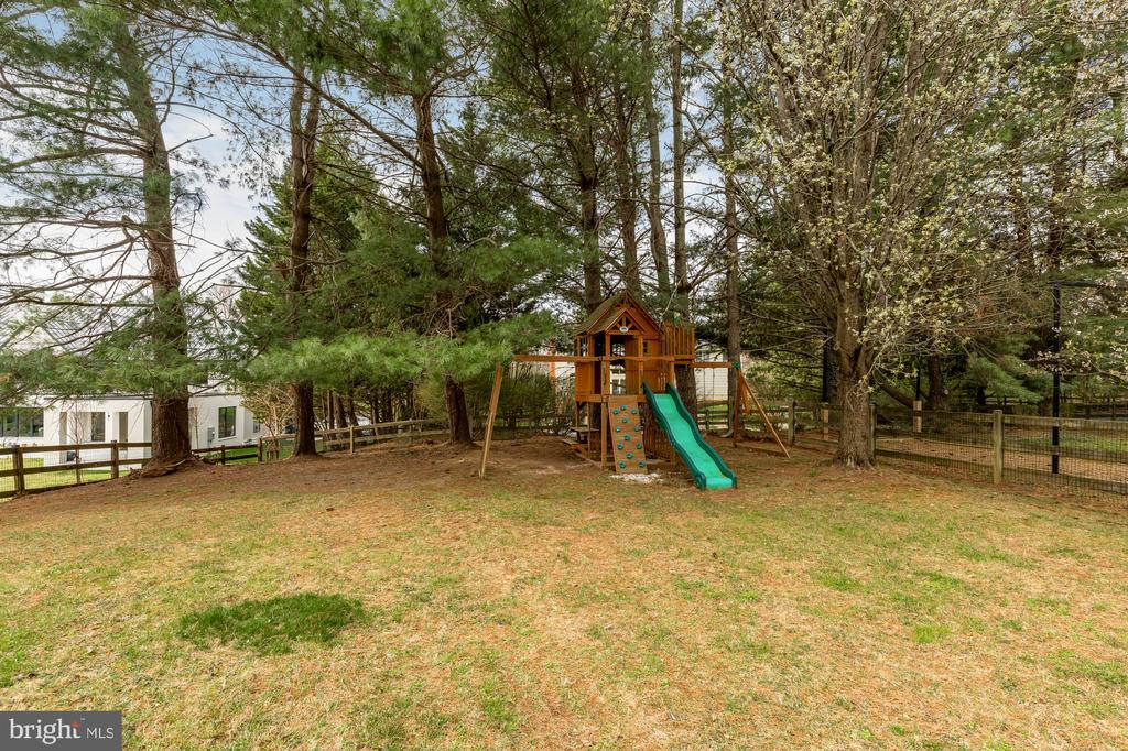 10009 THOMPSON RIDGE COURT