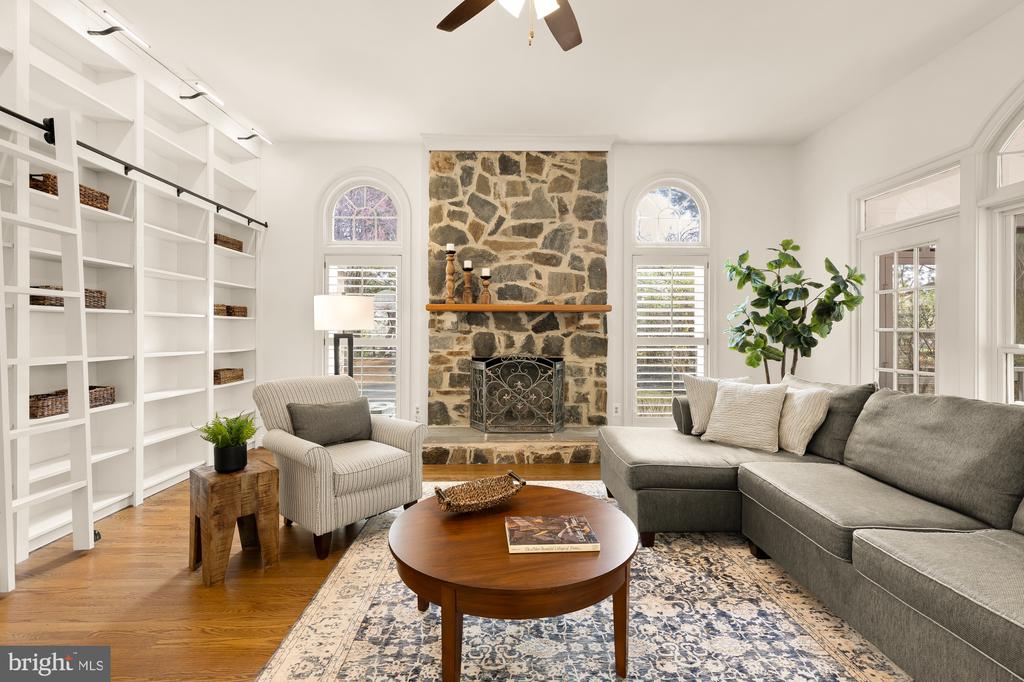 10009 THOMPSON RIDGE COURT