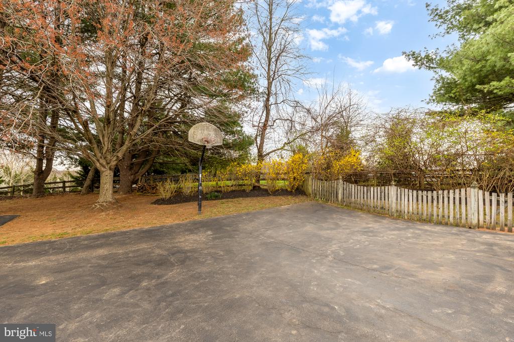 10009 THOMPSON RIDGE COURT
