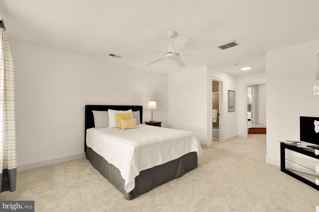 10009 THOMPSON RIDGE COURT