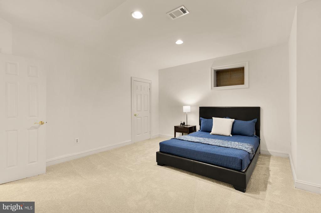 10009 THOMPSON RIDGE COURT