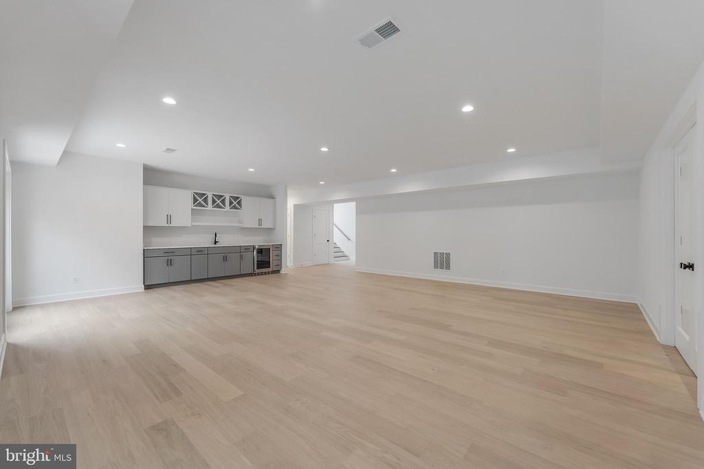 731 ELLSWORTH AVENUE