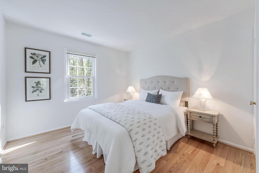 1807 ABBEY GLEN