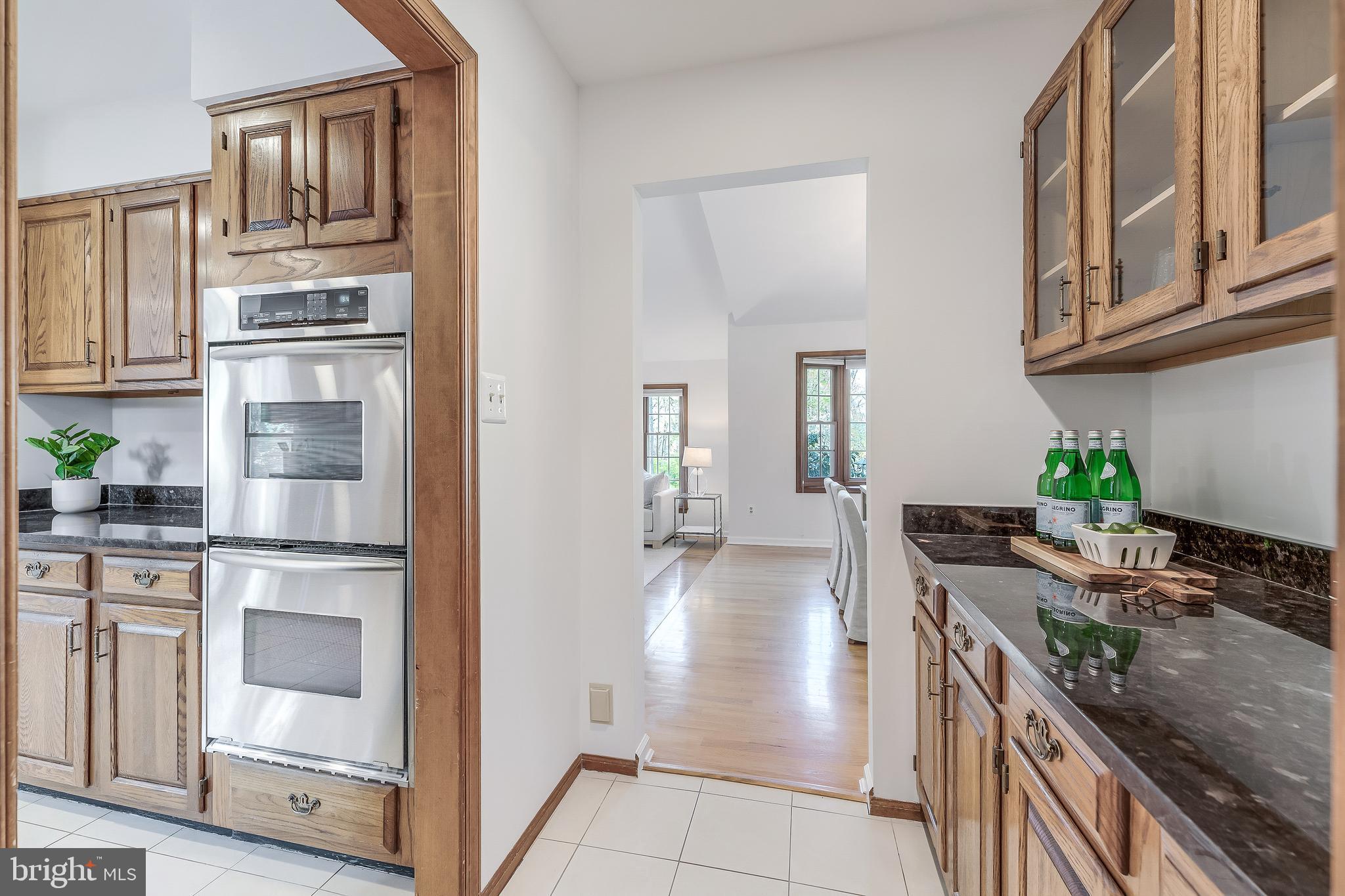 1807 ABBEY GLEN
