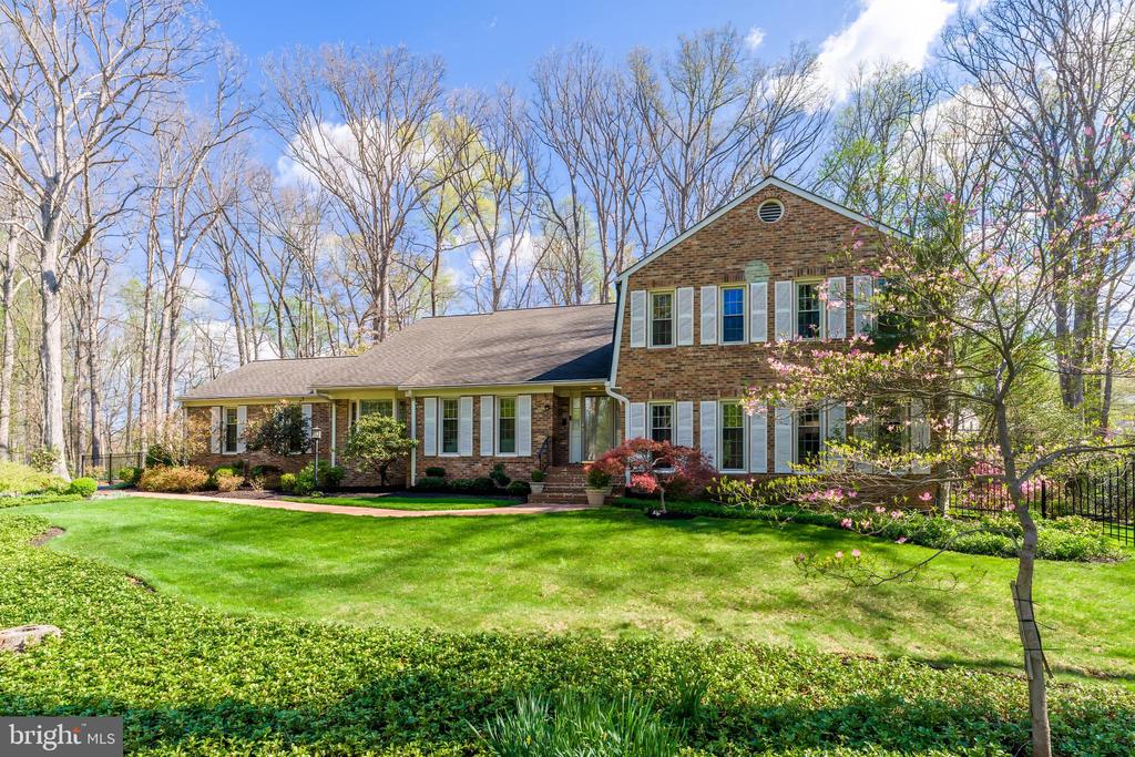 1807 ABBEY GLEN