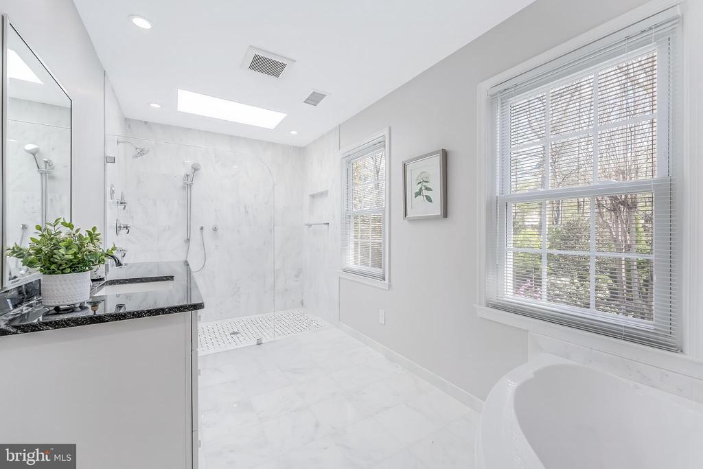 1807 ABBEY GLEN