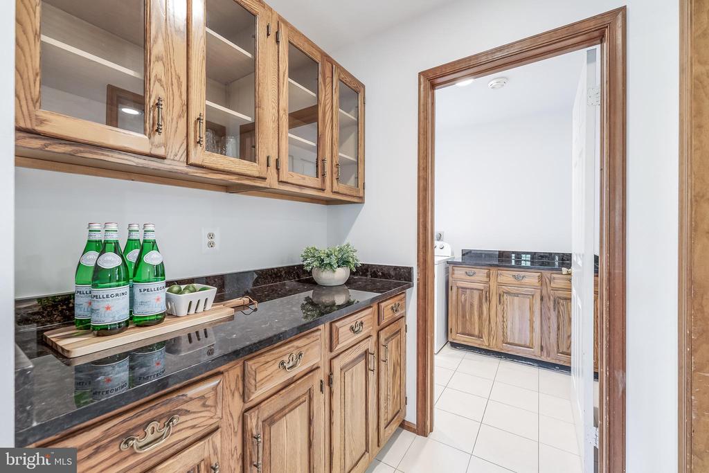 1807 ABBEY GLEN