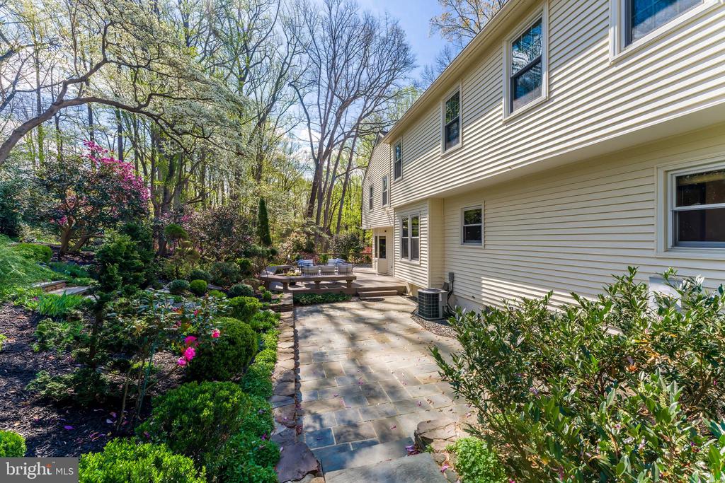 1807 ABBEY GLEN