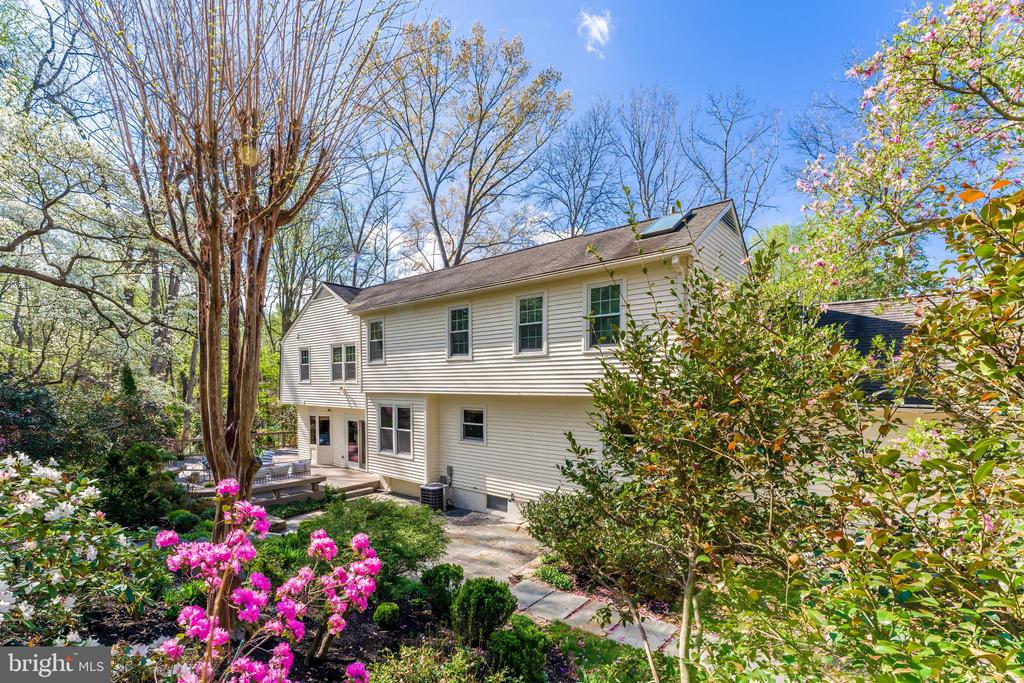 1807 ABBEY GLEN