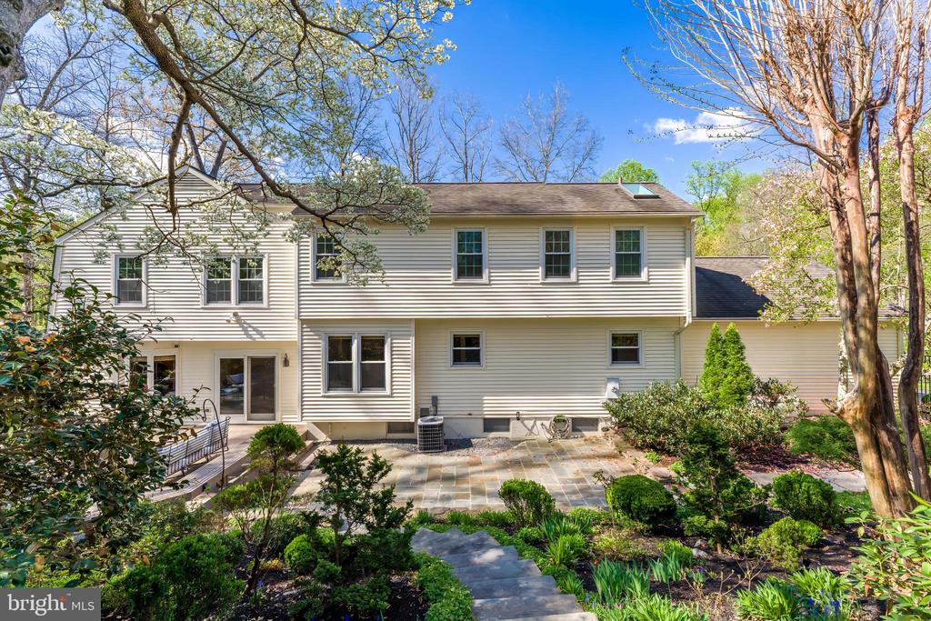 1807 ABBEY GLEN