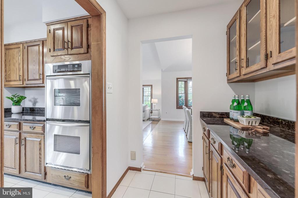 1807 ABBEY GLEN