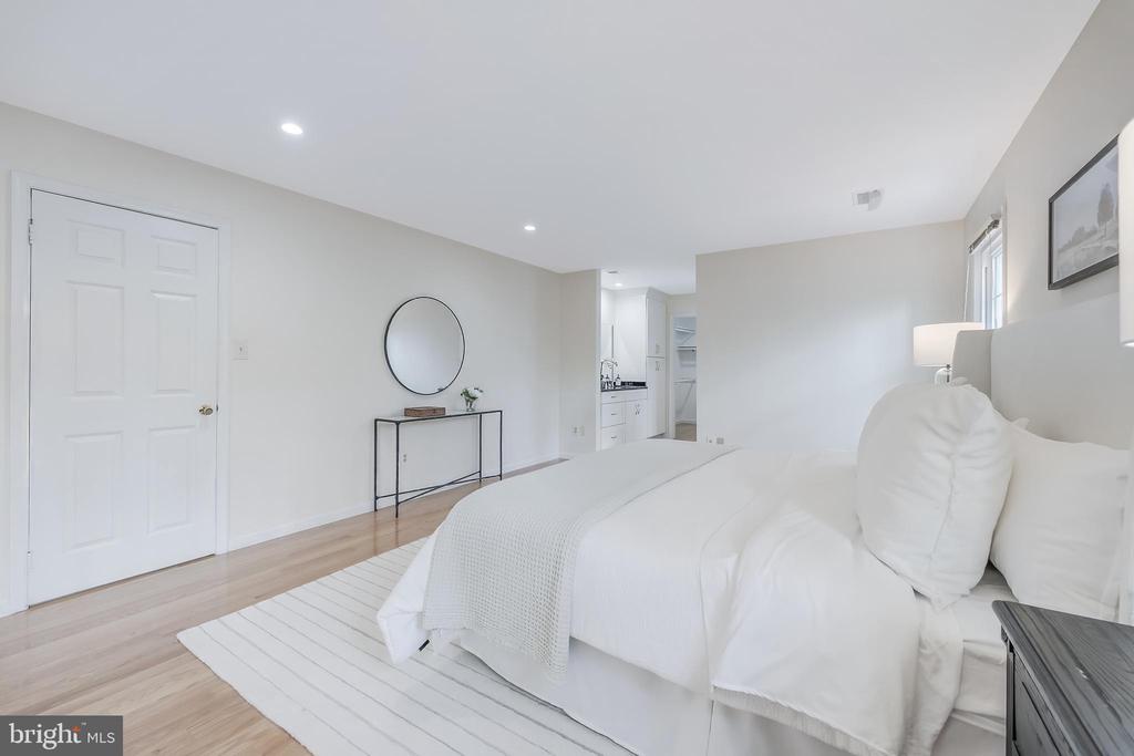 1807 ABBEY GLEN