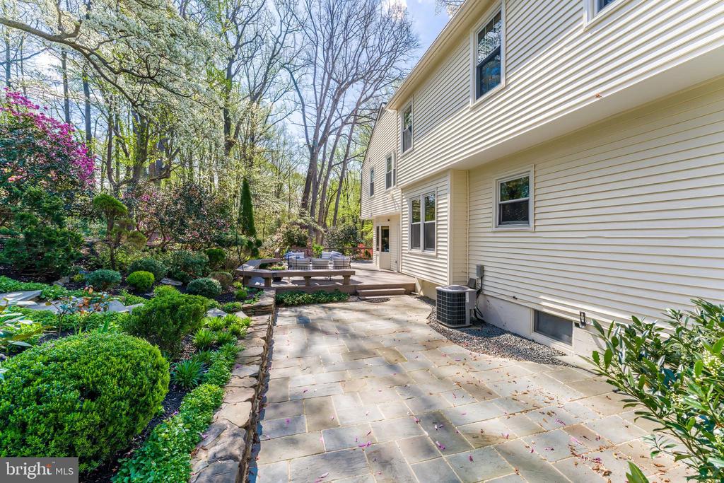 1807 ABBEY GLEN