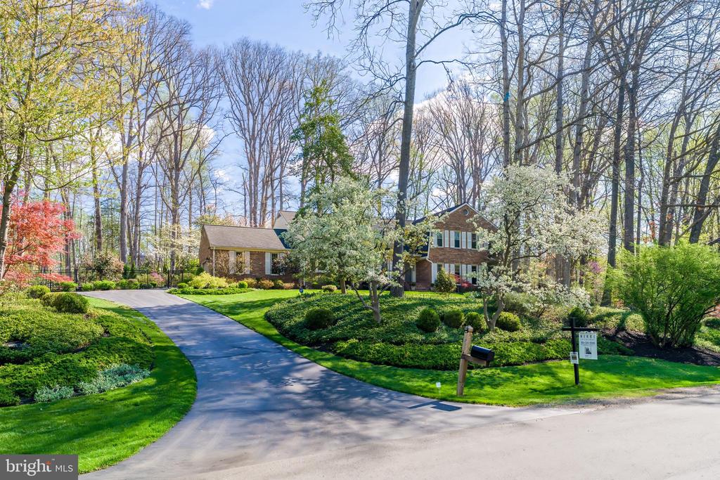 1807 ABBEY GLEN