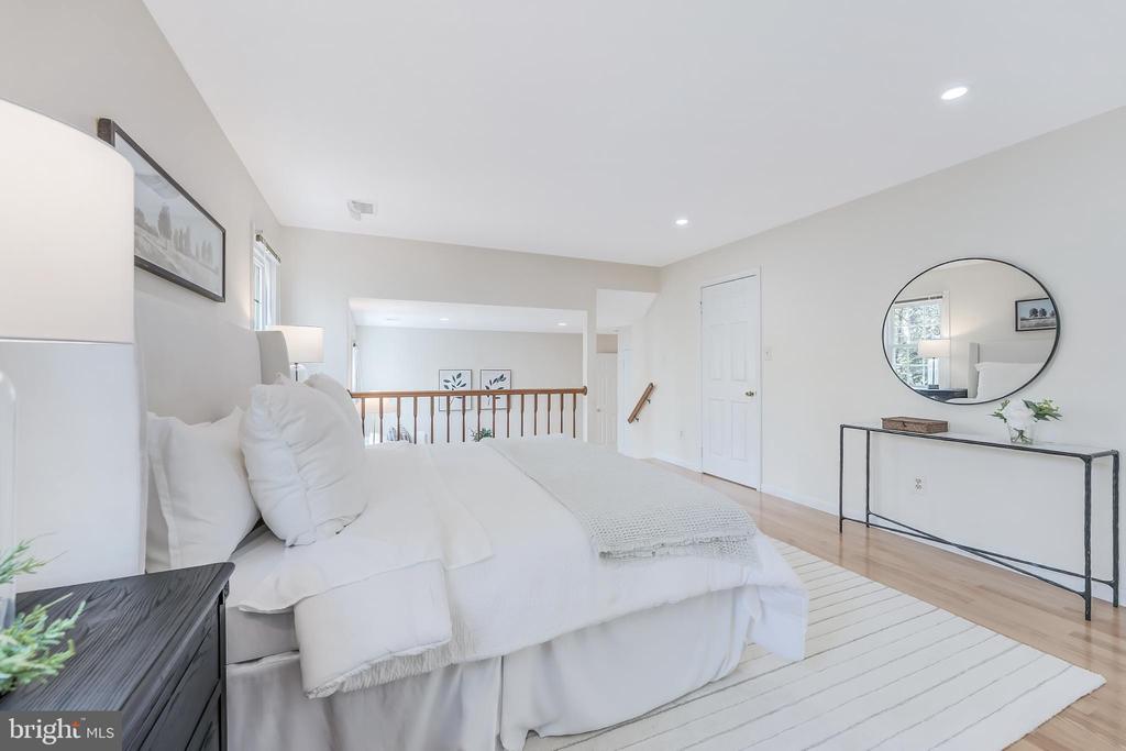 1807 ABBEY GLEN