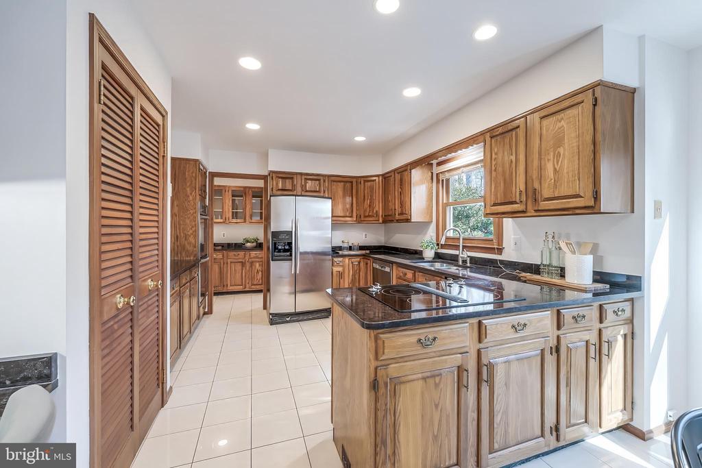 1807 ABBEY GLEN