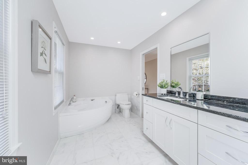 1807 ABBEY GLEN