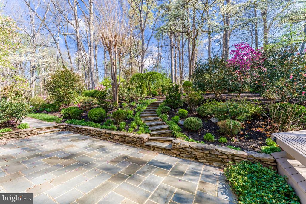 1807 ABBEY GLEN