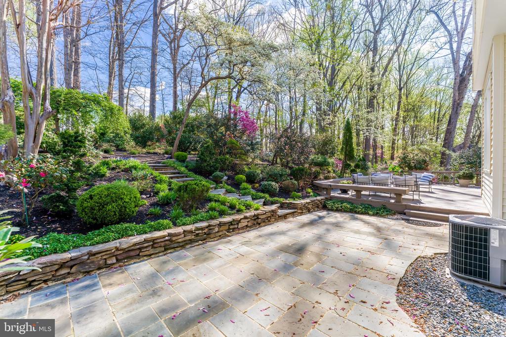 1807 ABBEY GLEN