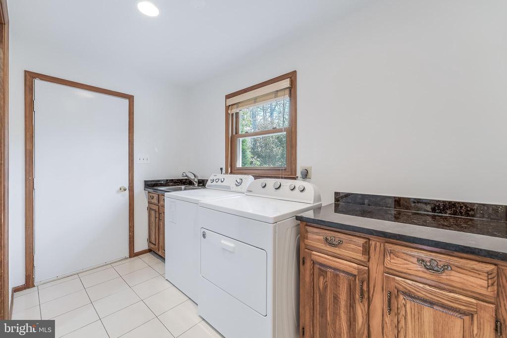 1807 ABBEY GLEN