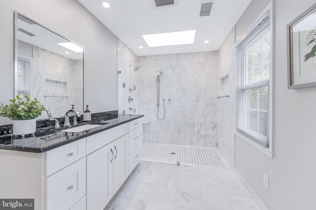 1807 ABBEY GLEN