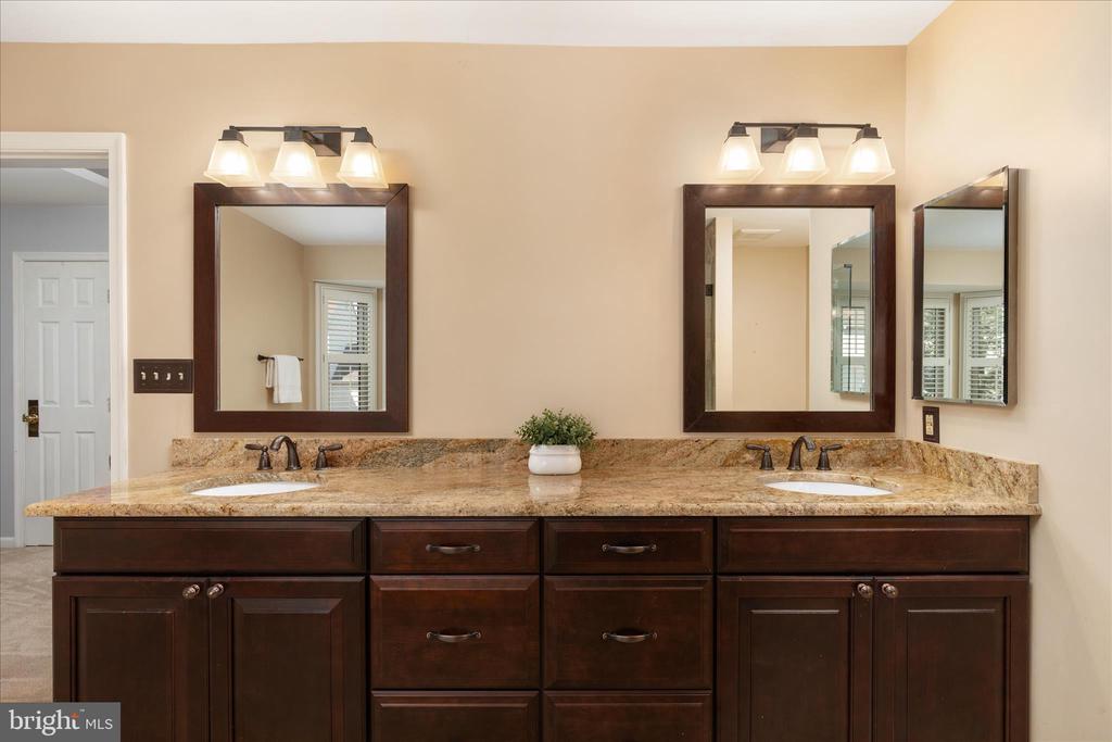 408 WOODGROVE COURT
