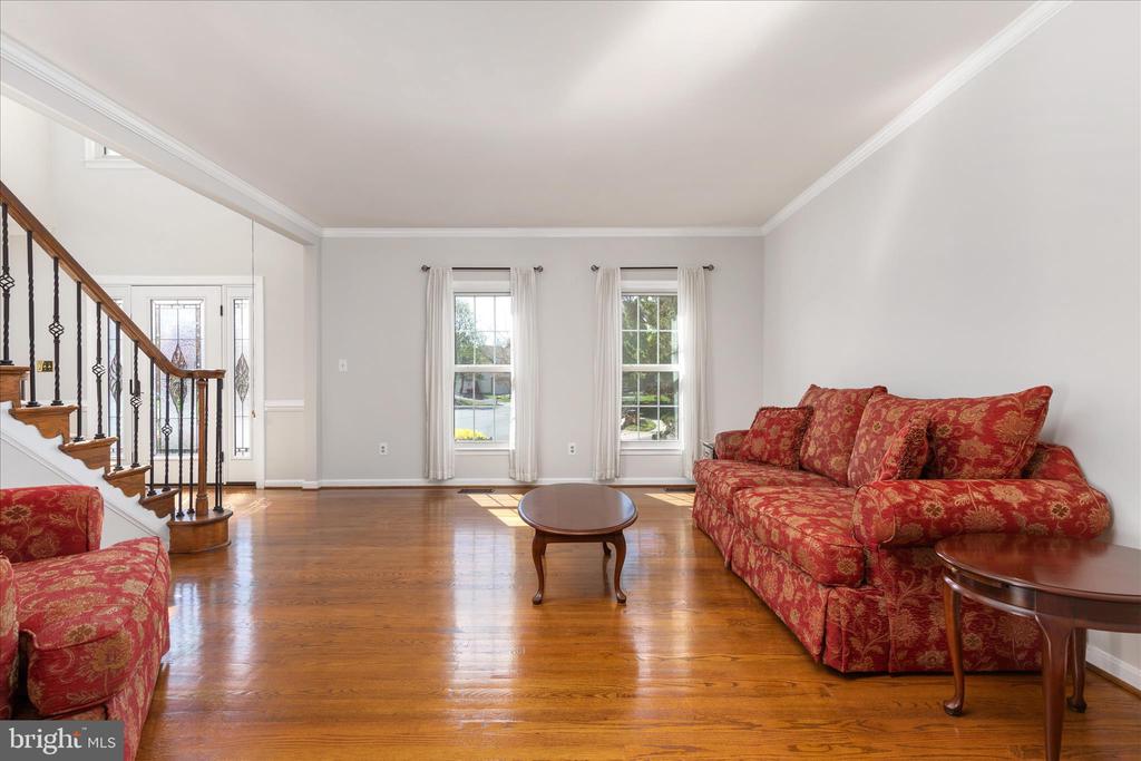 408 WOODGROVE COURT