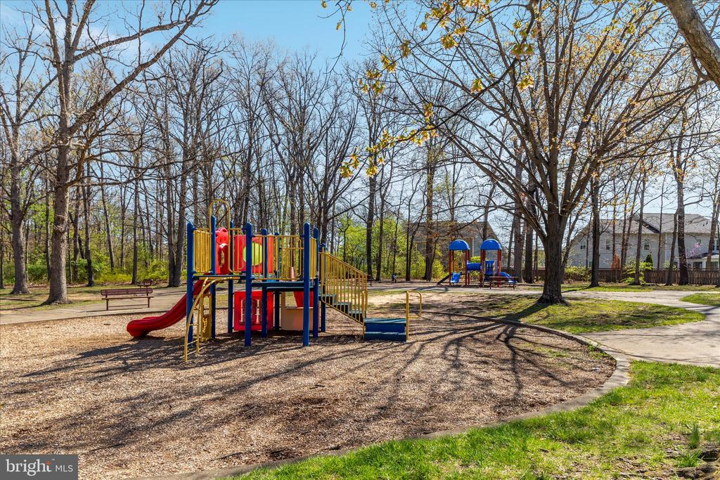 408 WOODGROVE COURT