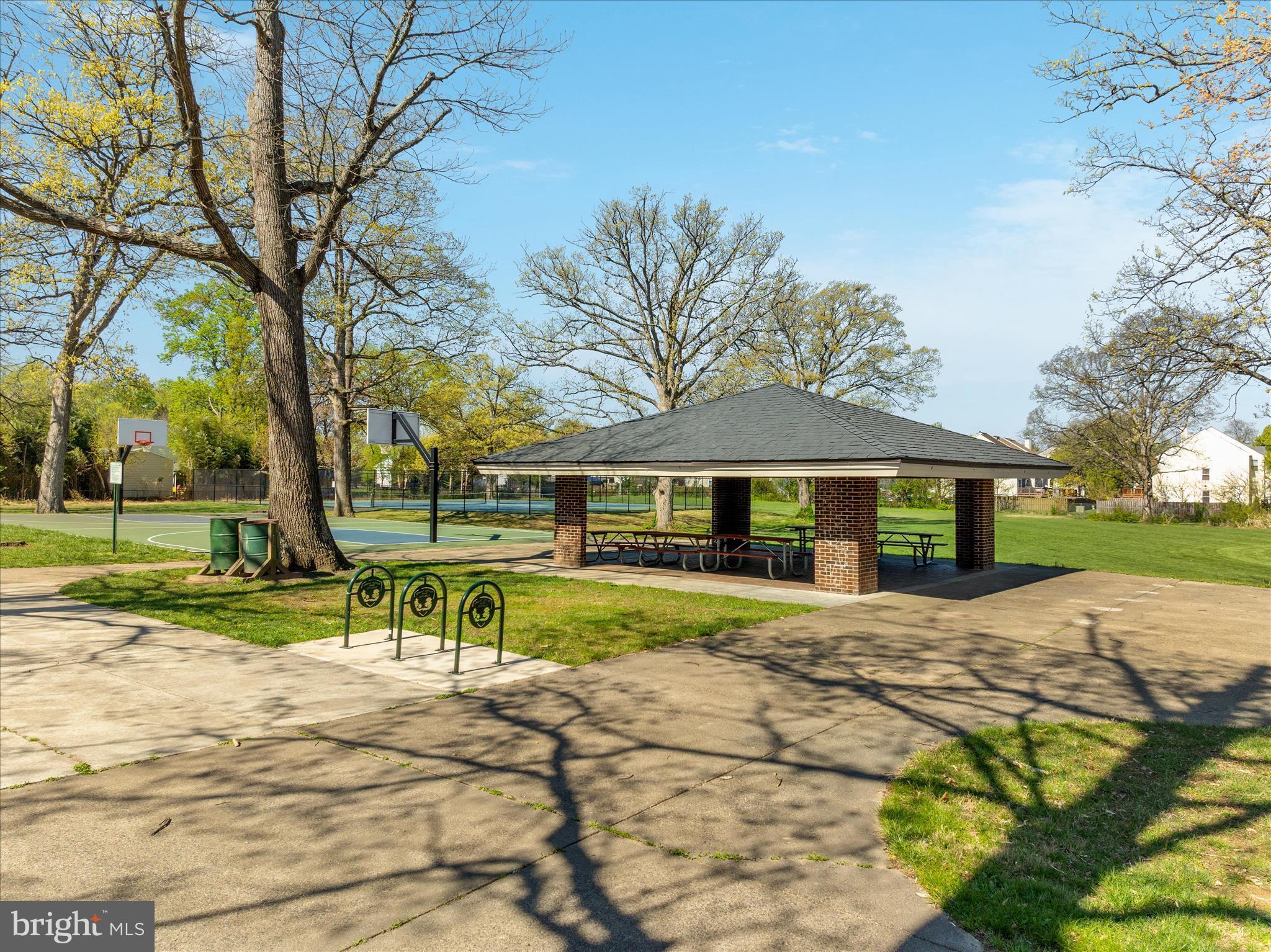 408 WOODGROVE COURT