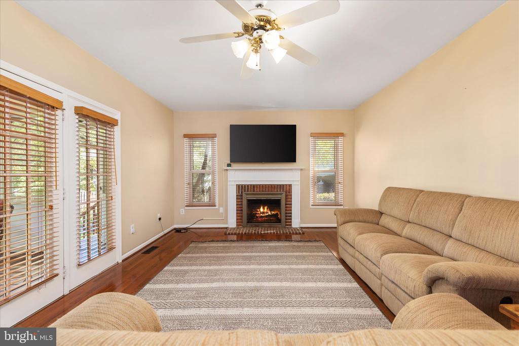 408 WOODGROVE COURT