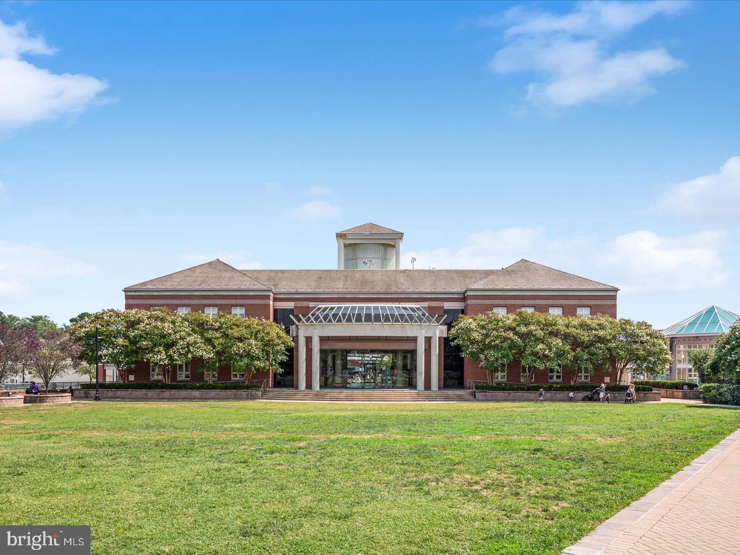 408 WOODGROVE COURT