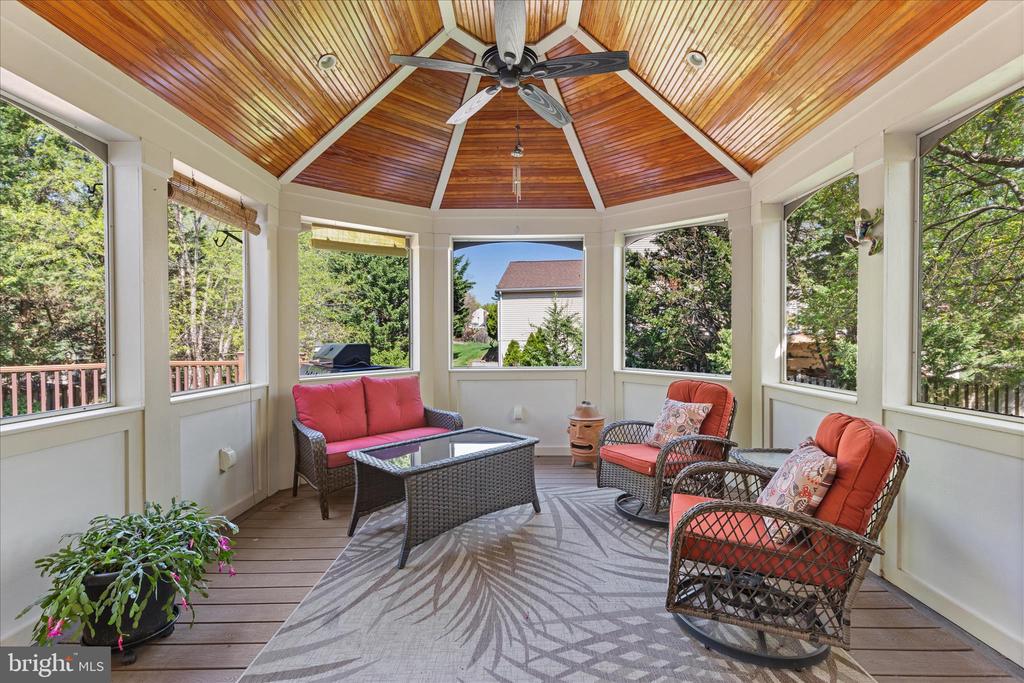 408 WOODGROVE COURT