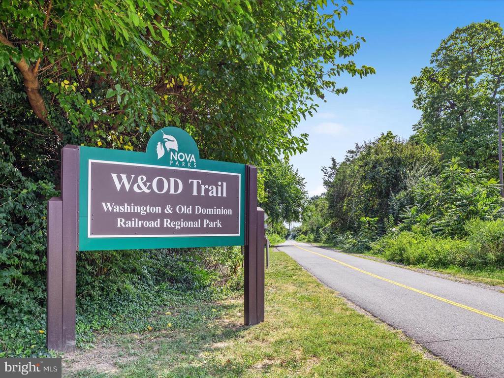 408 WOODGROVE COURT