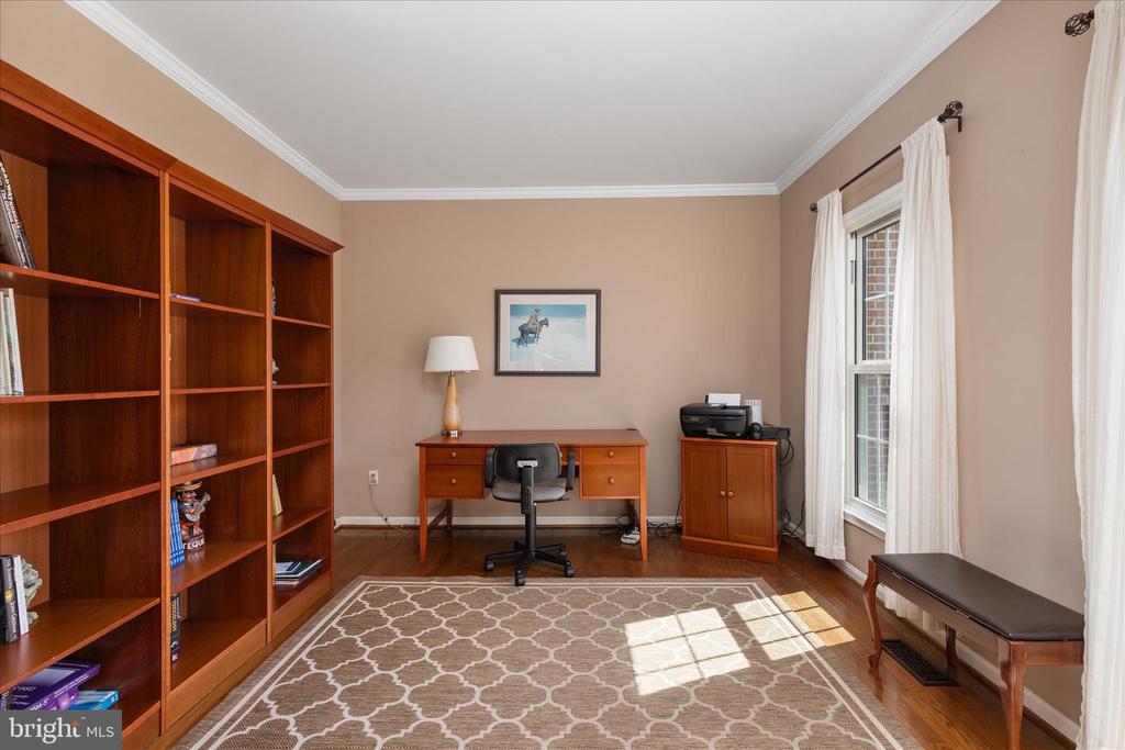 408 WOODGROVE COURT