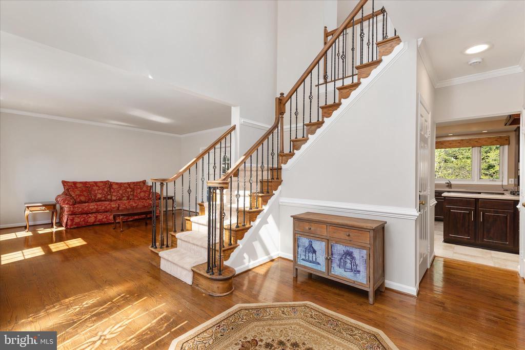 408 WOODGROVE COURT