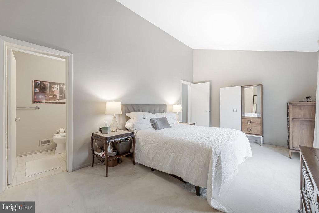 11915 ESCALANTE COURT