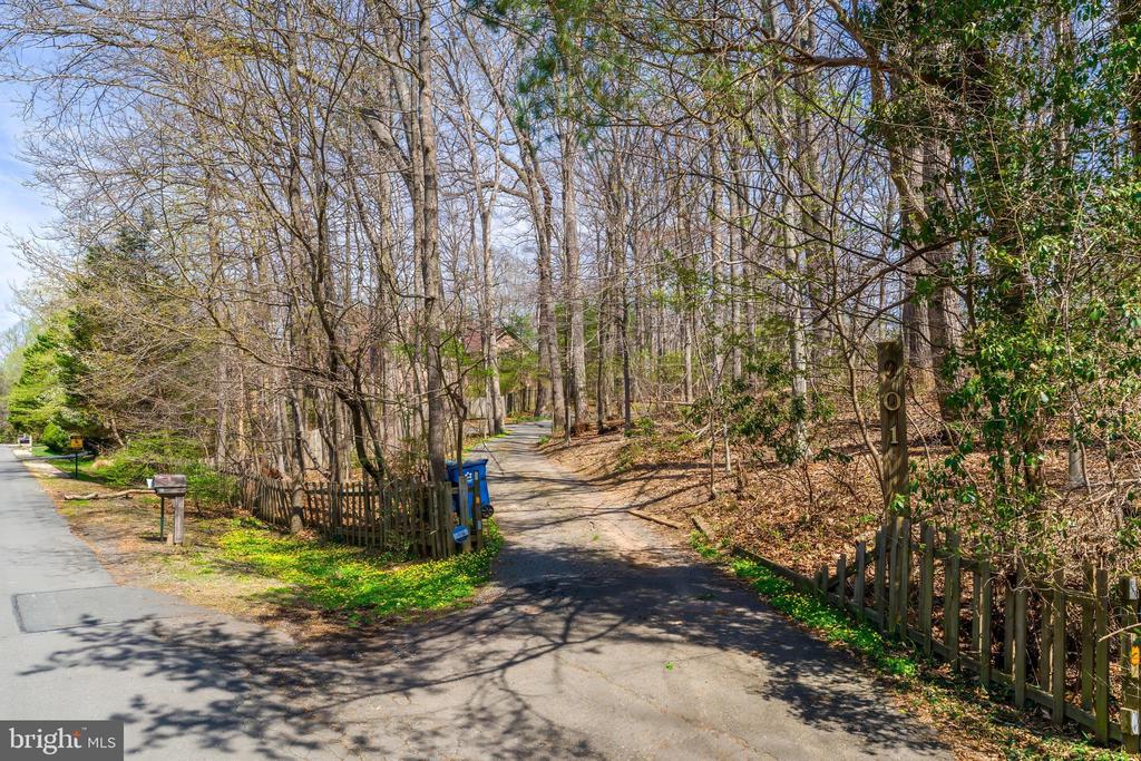901 CHINQUAPIN ROAD