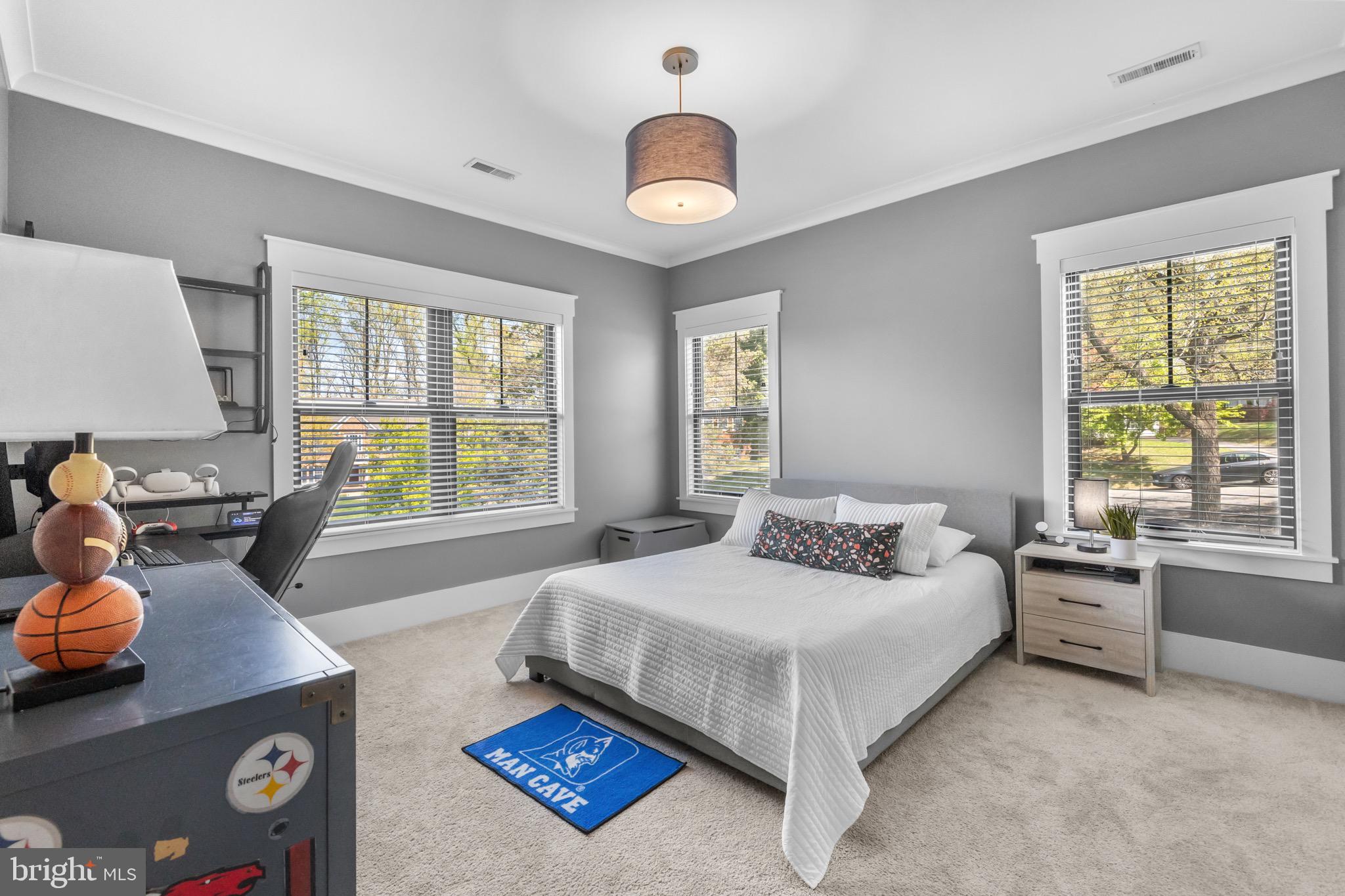 1118 WESTBRIAR COURT NE
