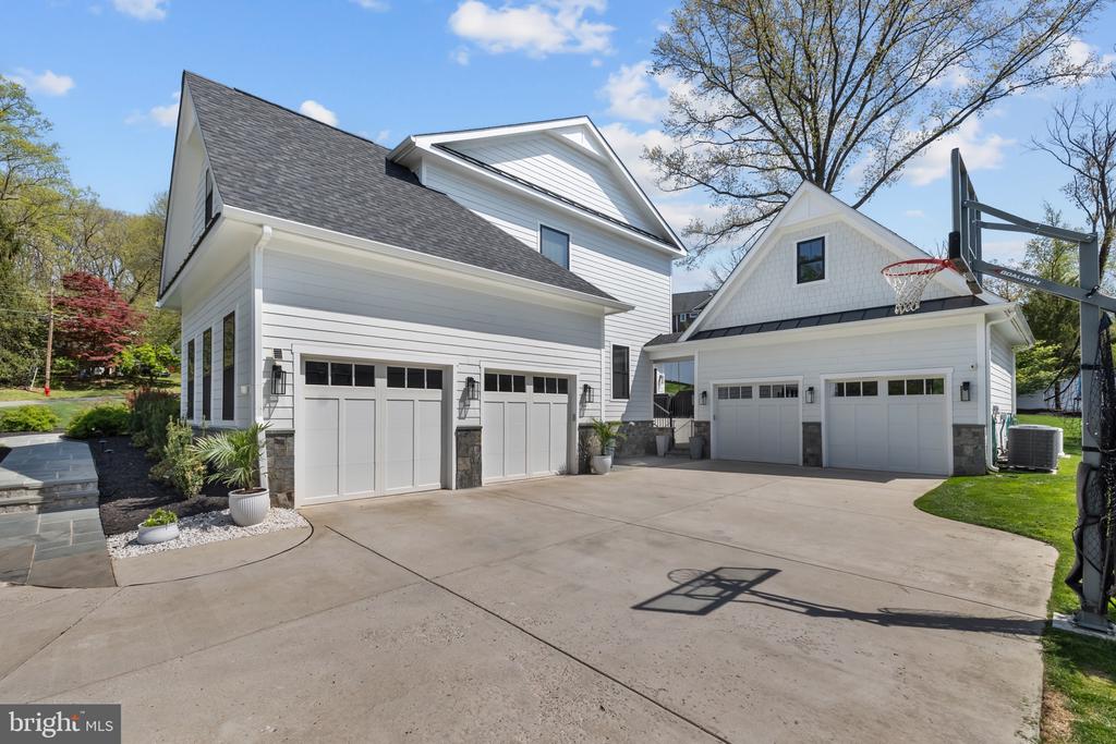 1118 WESTBRIAR COURT NE