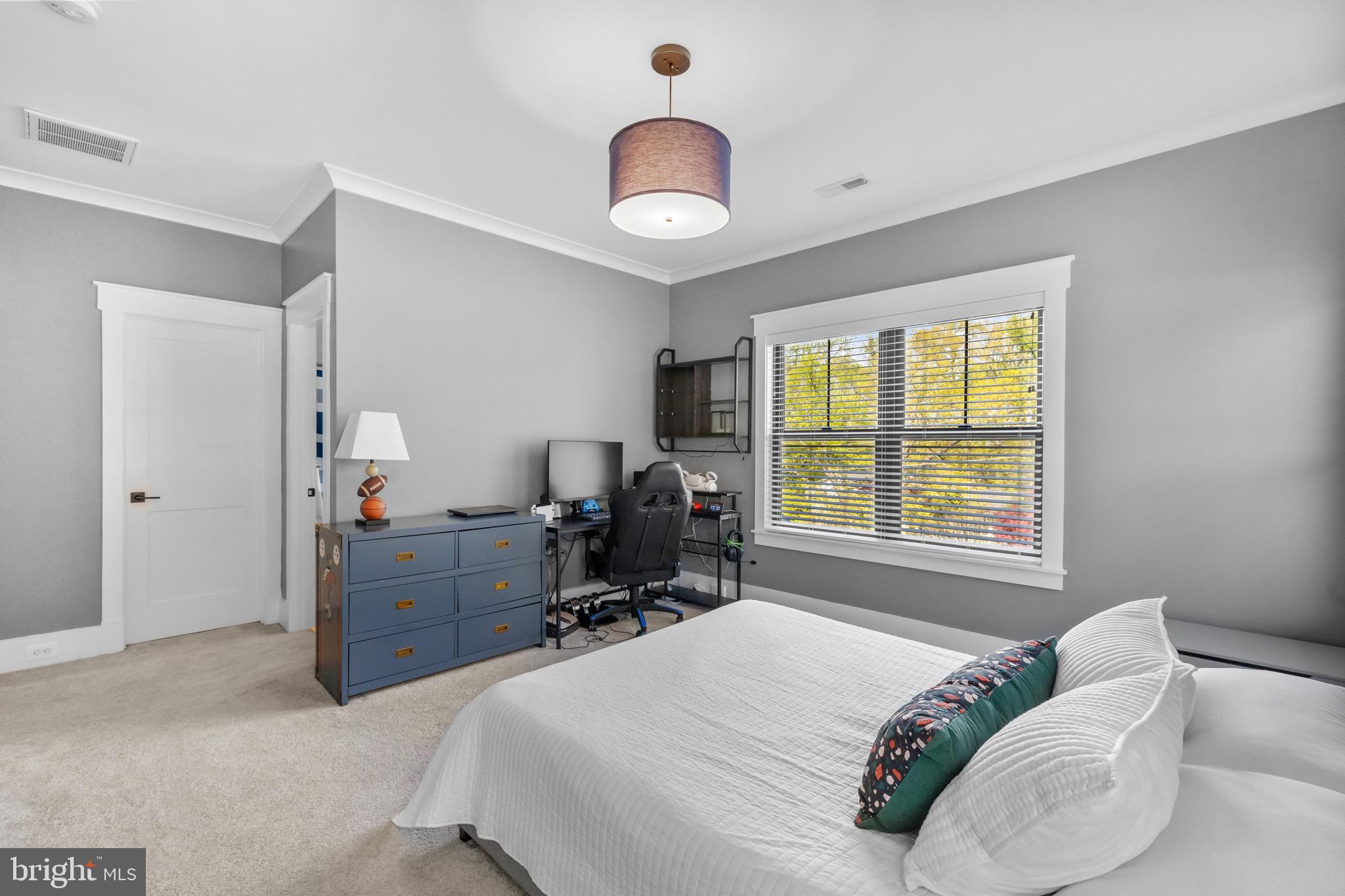 1118 WESTBRIAR COURT NE