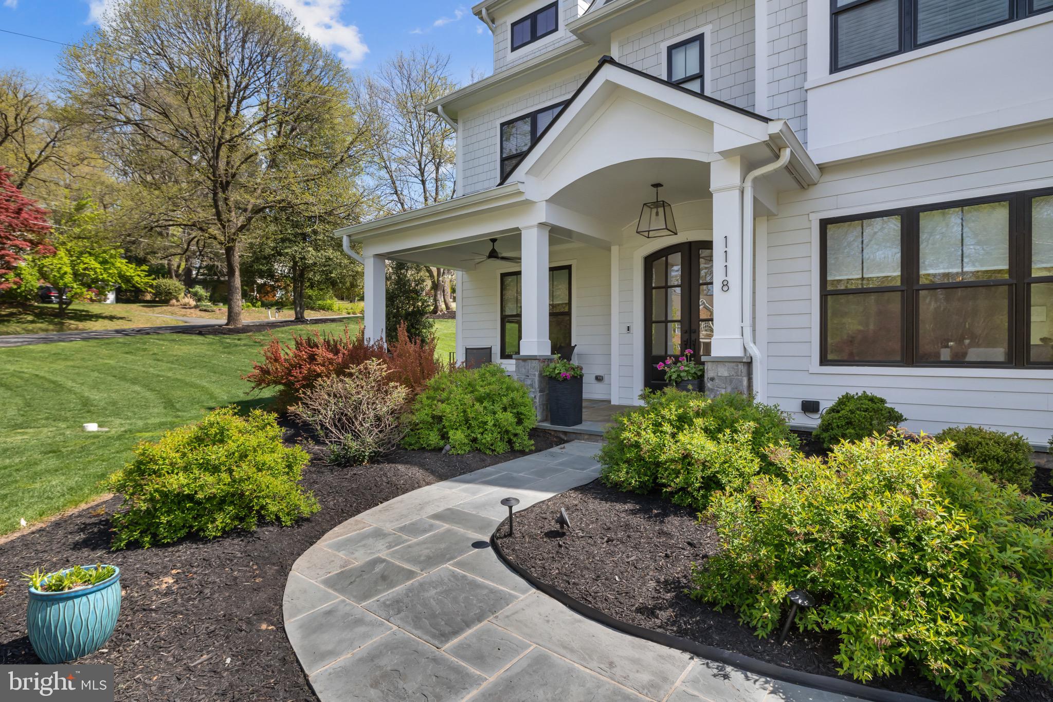 1118 WESTBRIAR COURT NE
