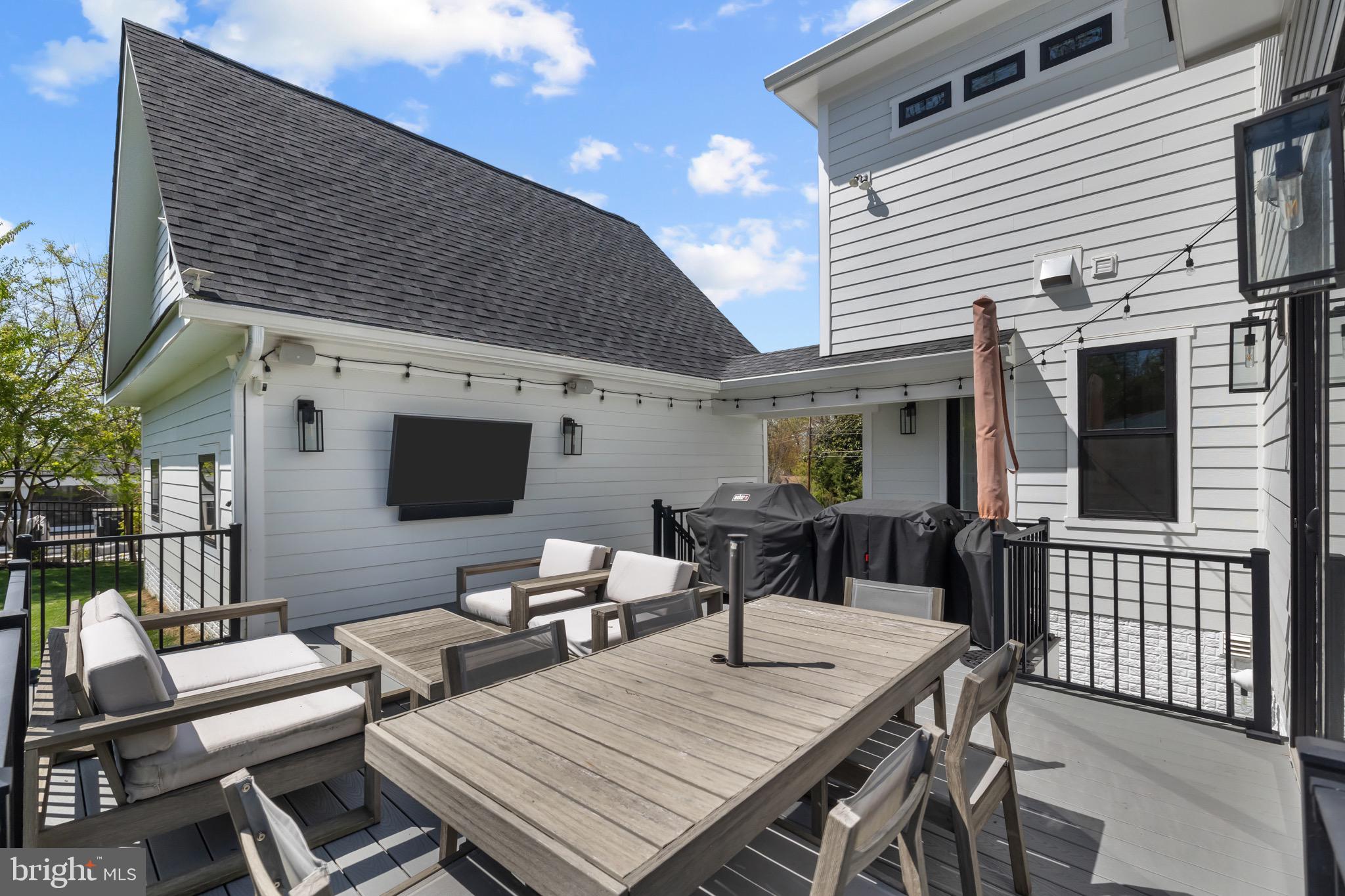 1118 WESTBRIAR COURT NE