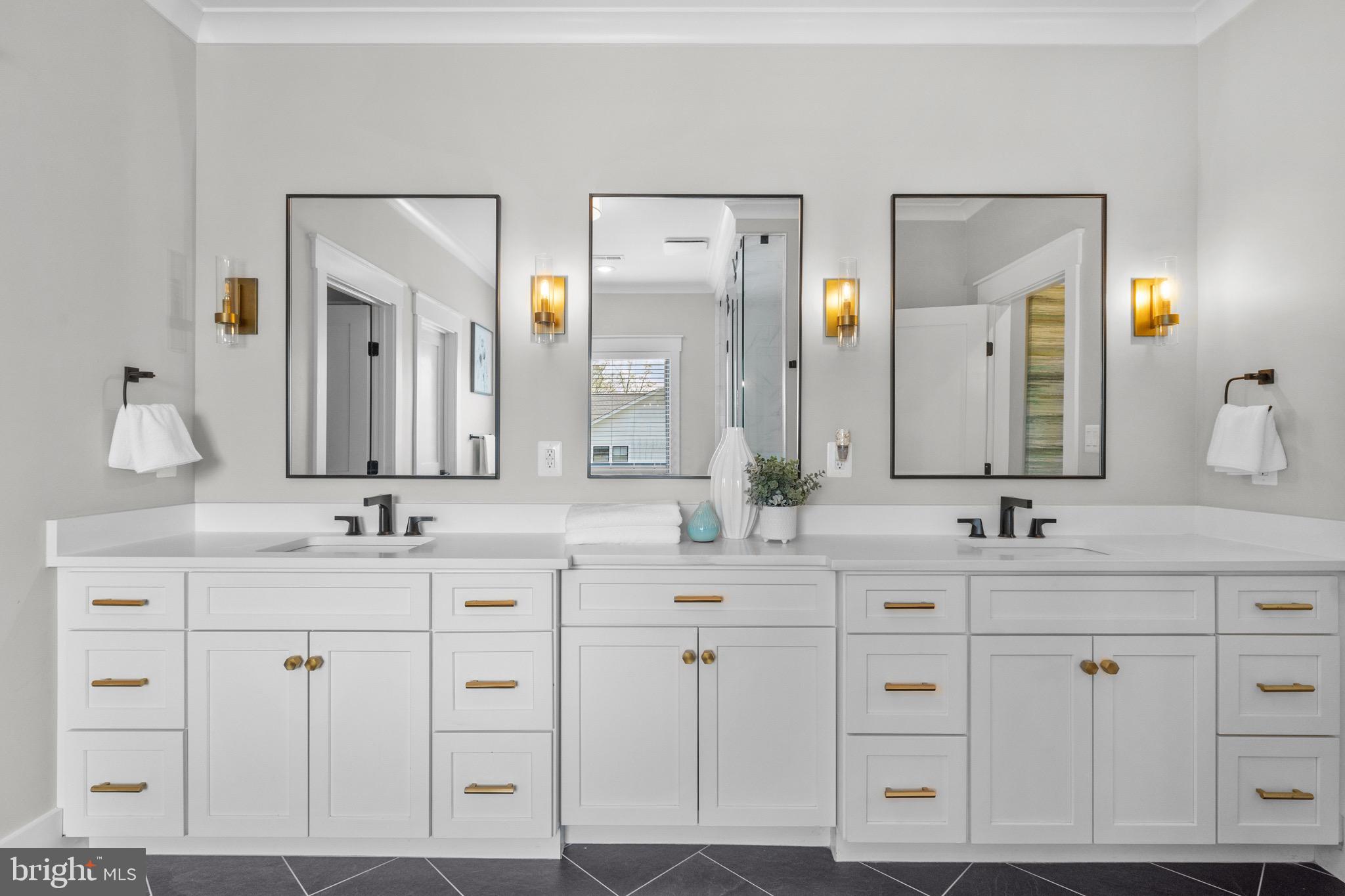 1118 WESTBRIAR COURT NE
