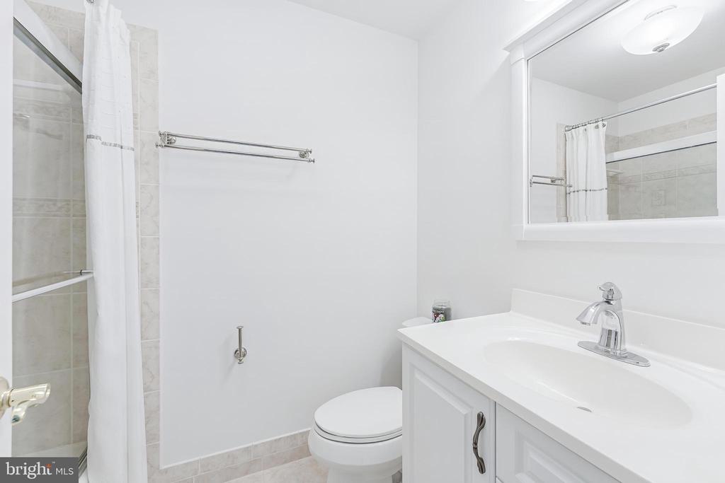 1051 NORTHFALLS COURT