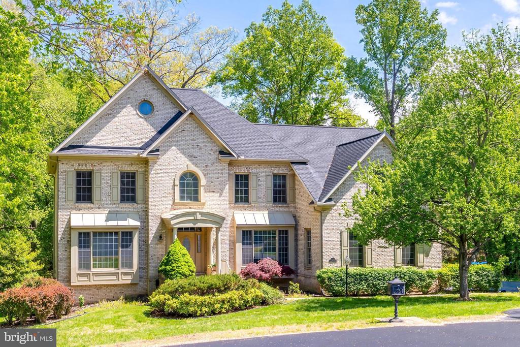 1051 NORTHFALLS COURT
