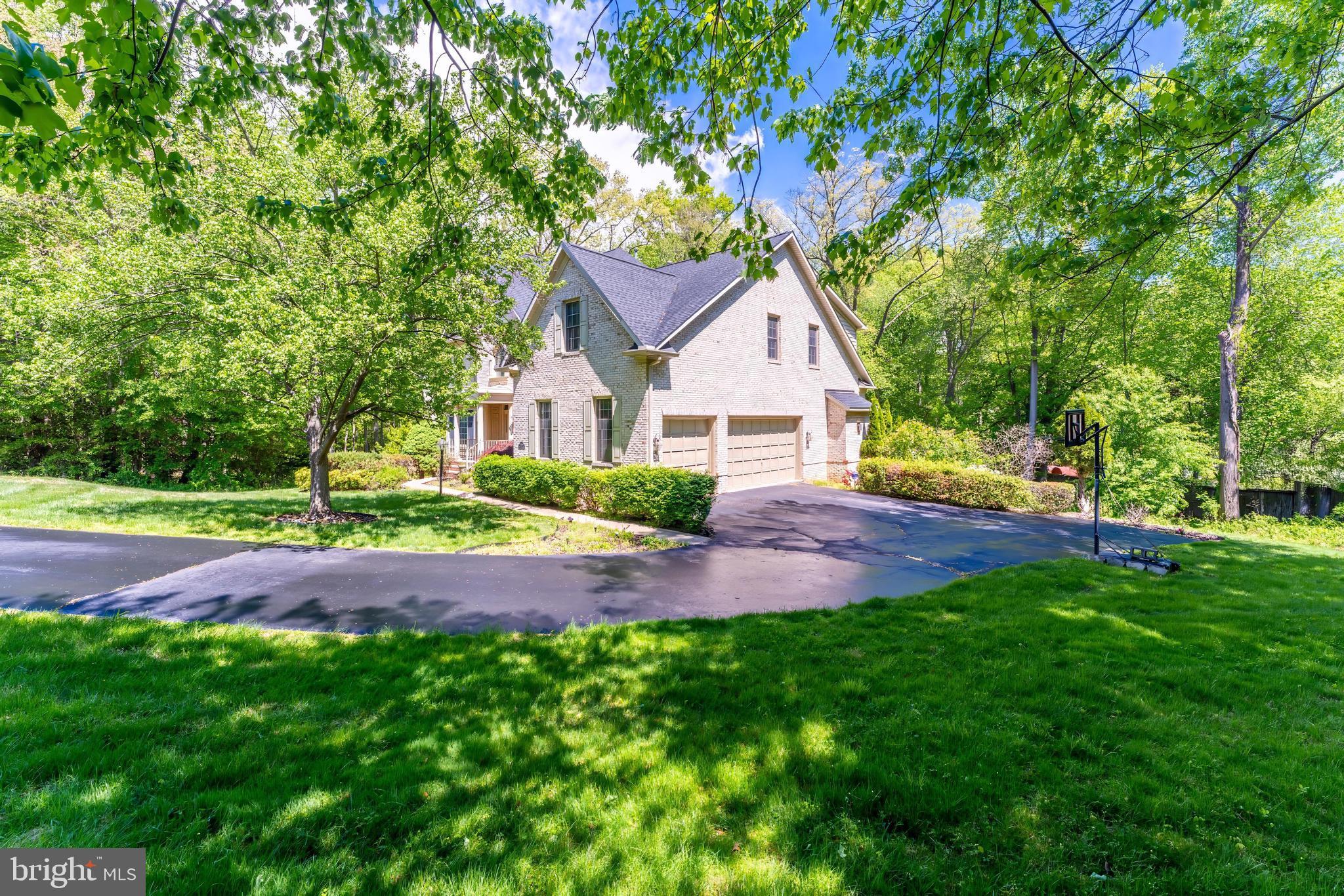 1051 NORTHFALLS COURT