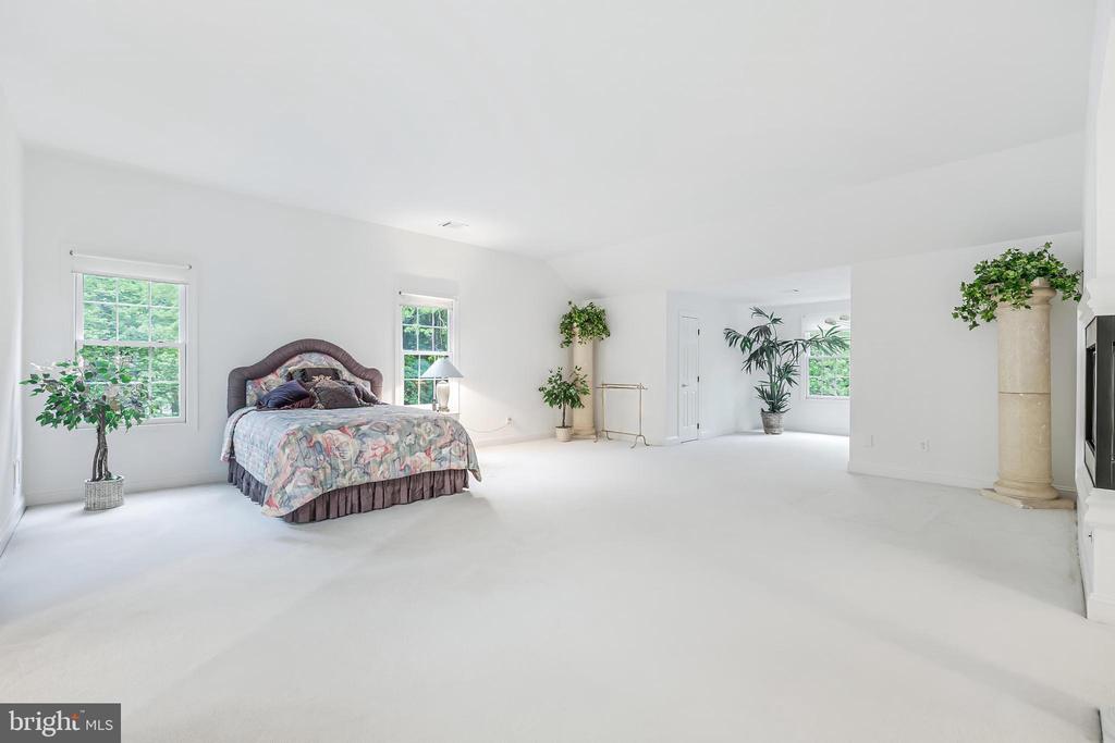 1051 NORTHFALLS COURT