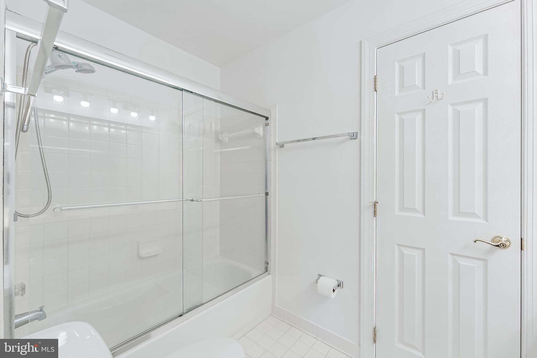 1051 NORTHFALLS COURT