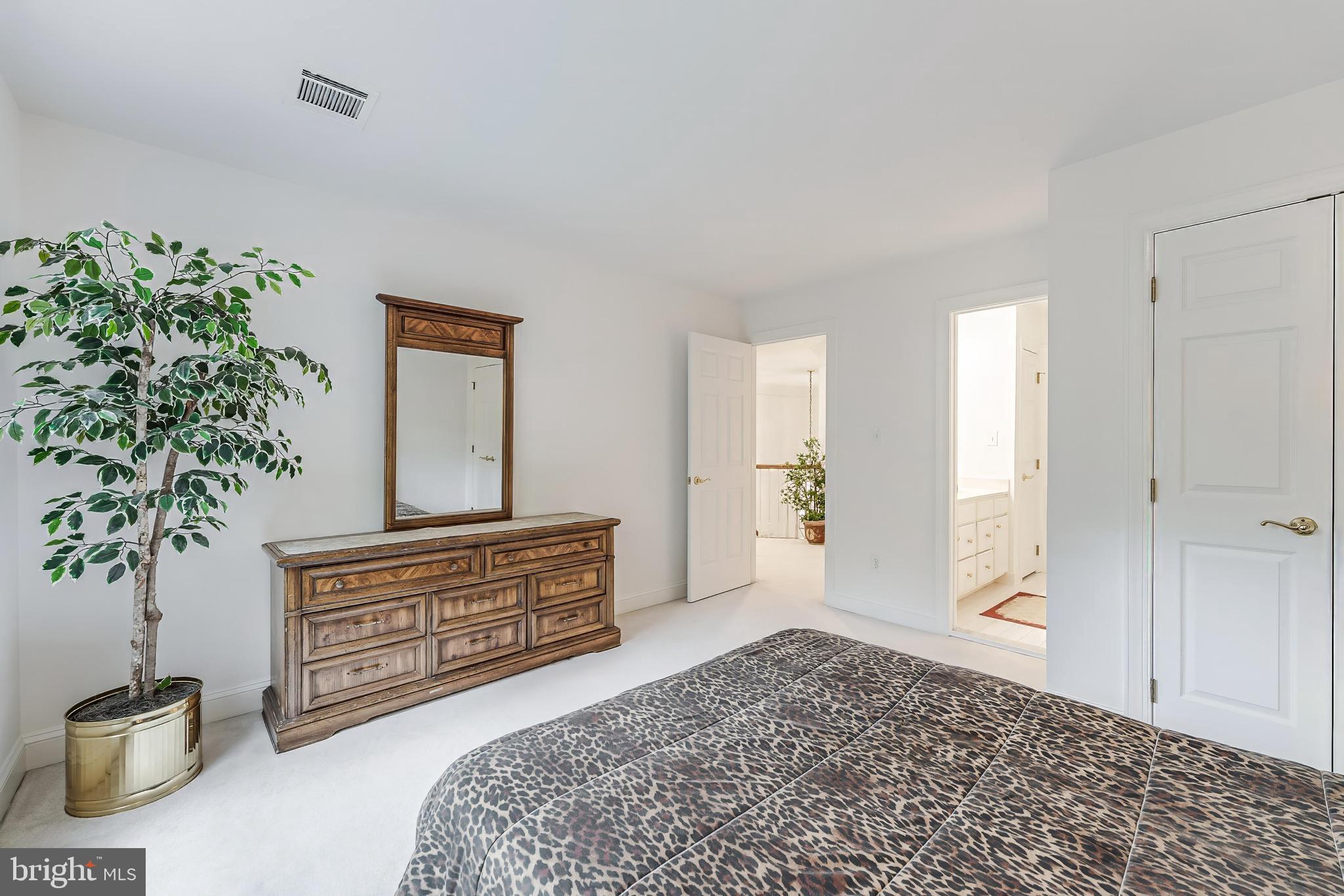 1051 NORTHFALLS COURT